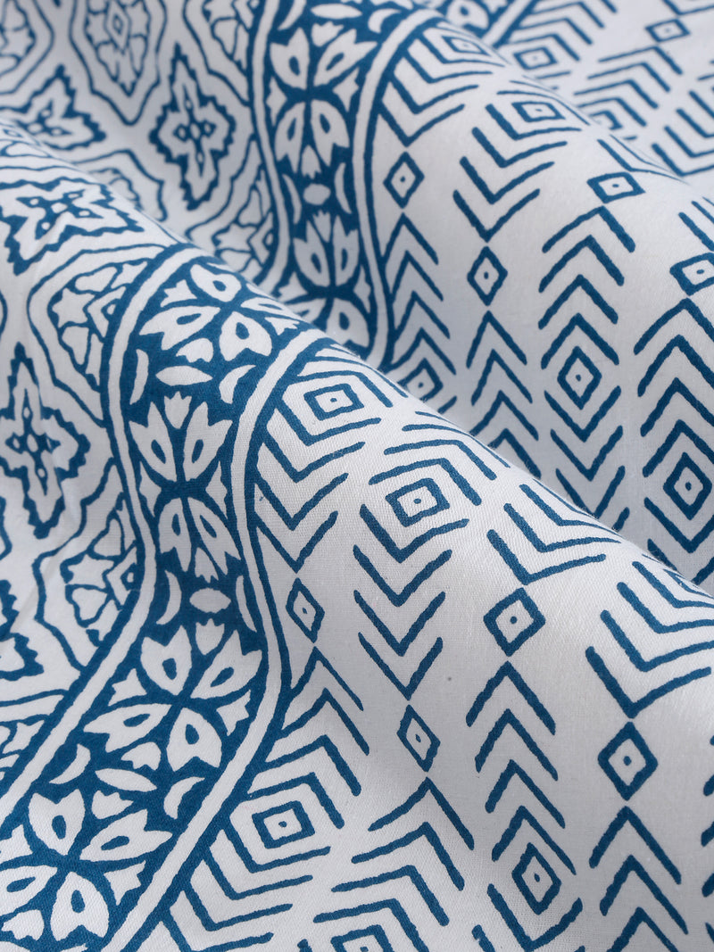 Rajasthan Decor White and Blue Cotton Geomatric  Print King Bed sheet with 2 Pillow Covers